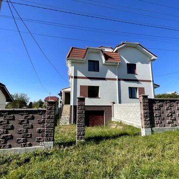 Продам котедж в КОЛОДЕНЦІ з гаражем та комунікаціями