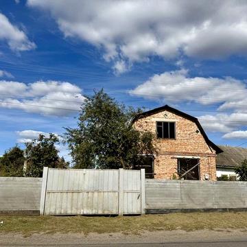 Продасться будинок в с. Хацьки, по центральній вулиці