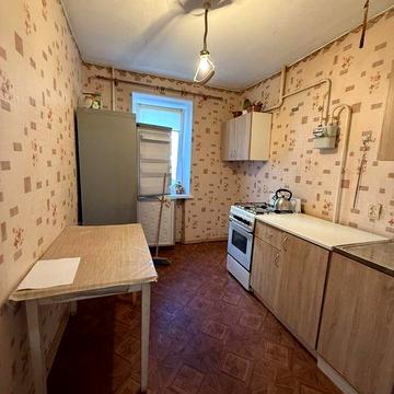 Продам 3 комн кв в кирпичном доме  рн 220V
