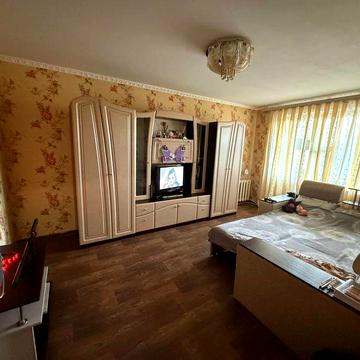 Простора трьохкімнатна квартира