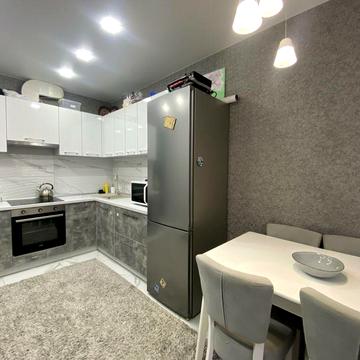 1- комнатная с ремонтом Мебель и техника ЖК Акварель