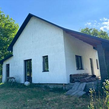 Новий будинок в тихій околиці
