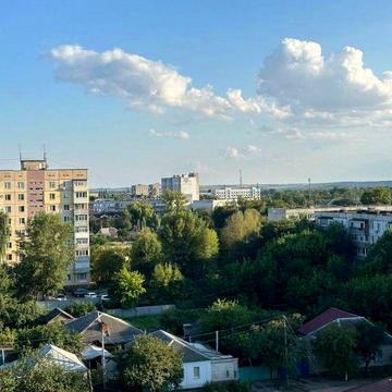 Продам 3-х кімнатну квартиру у центрі міста . Тільки продаж .