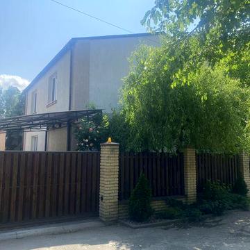 Продаєть власний будинок в екологічному районі Києва