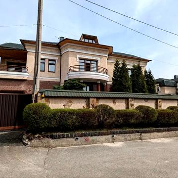 Павла Загребельного вул. (Миколи Раєвського), 8