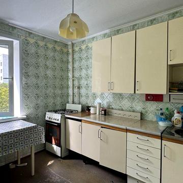 Продам 2к. квартиру в центрі Києва, по вул. Татарська, 21.