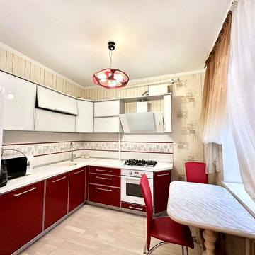 Вільна! Квартира на бульварі Шевченка