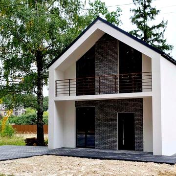 Будинок в лісі в мальовничій локації