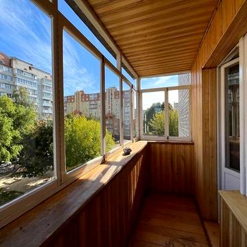 Незалежності бульв. (50 років Жовтня), 12В