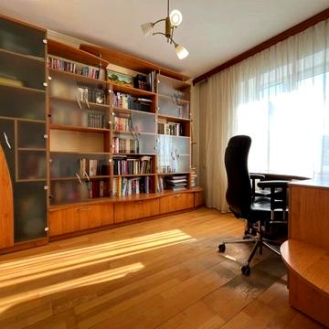 Незалежності бульв. (50 років Жовтня), 12В