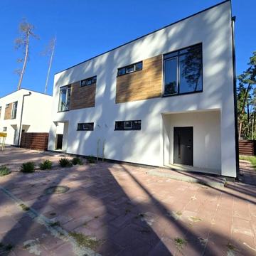 Полтавська вул.