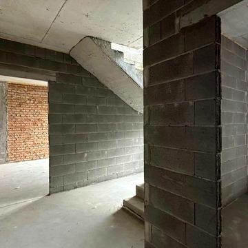 Дворівнева квартира з терасою. Велика площа: 83.29 м²