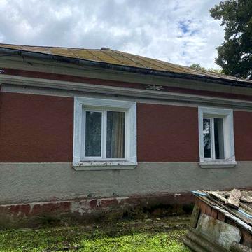 Продається будинок із земельною ділянкою