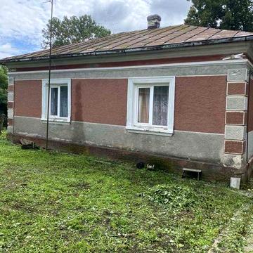 Продається будинок із земельною ділянкою