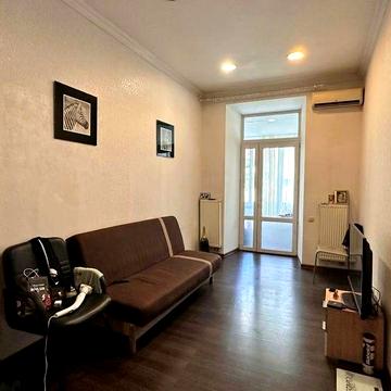 Продам 2 кімнатну квартиру. Центр міста. Загальна 50 метрів. 2 поверх.