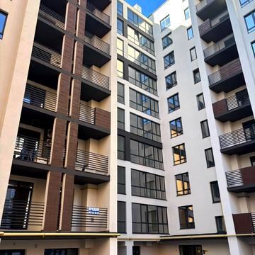 Довженка вул., 4