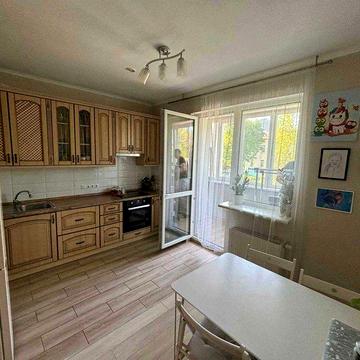 Продаж 2к квартири 68 м² з ремонтом, ЖК Новодарницький ЖК Новодарницький