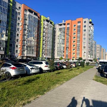 Угорська вул., 12