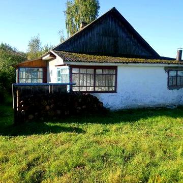 Хата в селі радошівка