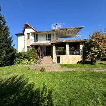 Здам 3х поверховий будинок у с. Віта Поштова