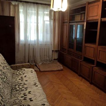 Сдам 2 хкв,1/ 5 эт с больш болконом,м Дворец Спорта,Танкопия