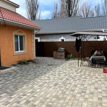 Князя Володимира Великого просп.