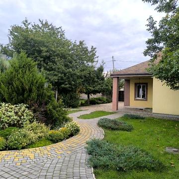 Район вокзалу ,в м.Дергачі будинок с євро ремонтом у продажу