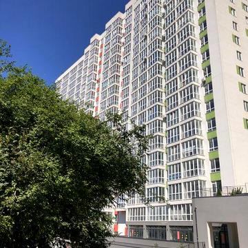 Продам в центре в новом доме двухкомнатную квартиру ЖК Акварель 3