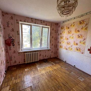 Продається 2-кімнатна з великим потенціалом, Довженка 5/1 район Ракове