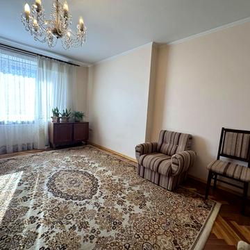 Митрополита Шептицького вул., 3