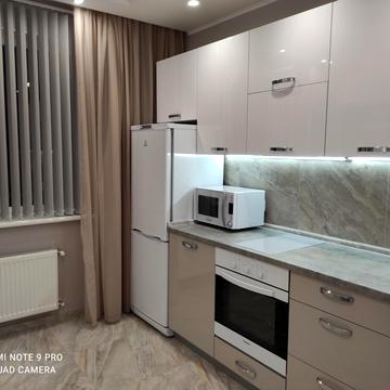 Академіка Сахарова вул., 36