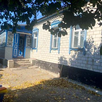 Продається будинок в селі Рогозів