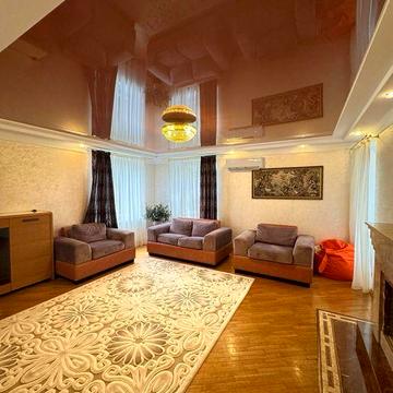 Простора квартира з гаражем в центральній частині м.Луцьк