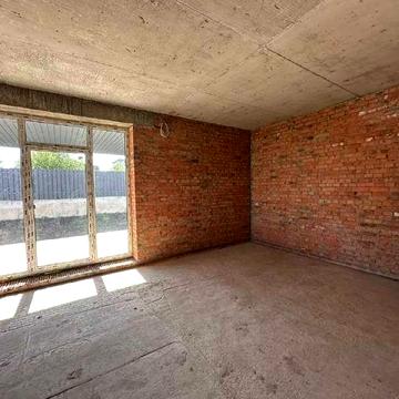 Продам цегляний будинок в Ірпені. Стоянка