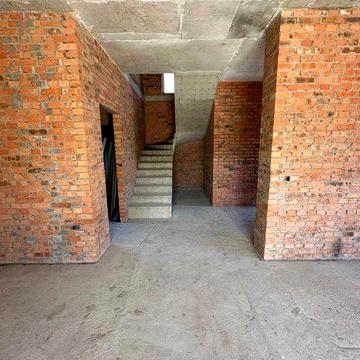 Продам цегляний будинок в Ірпені. Стоянка