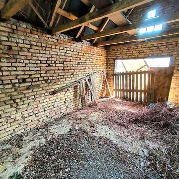 Продам деревяний будинок та 47сот.з новою будівлею в с.Небелиця.