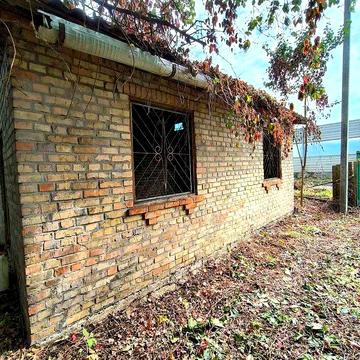 Продам деревяний будинок та 47сот.з новою будівлею в с.Небелиця.