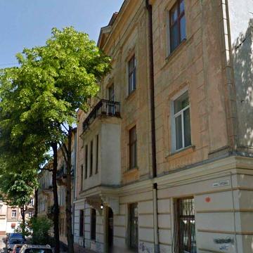 Чотирьохкімнатна квартира в тихому центрі