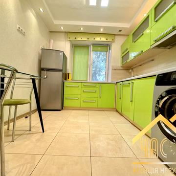 Оболонська вул., 7