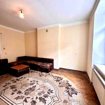 Продам 3 кімнатну квартиру в центрі біля входу в Парк Шевченка!  86м2.