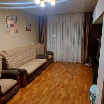 Продам квартиру в центрі селища