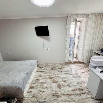 Унікальна двокімнатна з видом на лиман