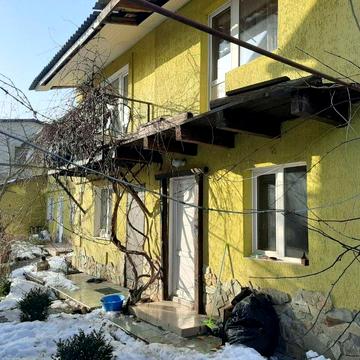 Здається 2 рівнева квартира в котеджі 12 школа