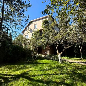 Петра Сагайдачного вул., 13