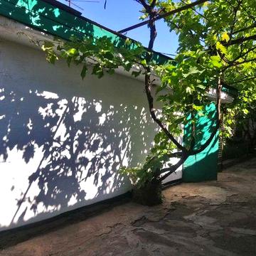 Продаю  будинок з гаражем, времянкою, садом та городом