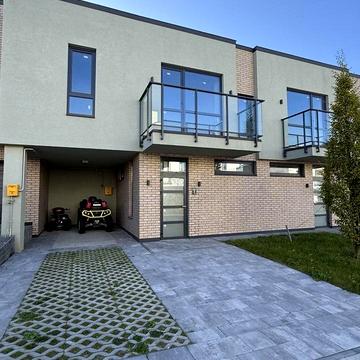 Груднева, 8
