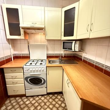 Будівельників вул., 8