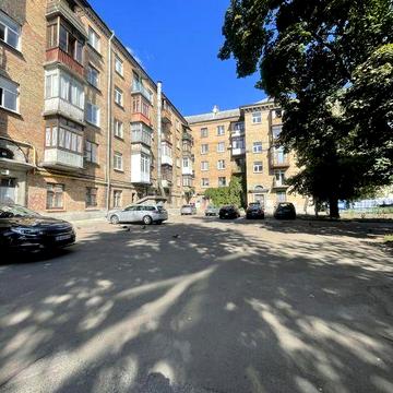 Продаж трикімнатноі Киів , вулиця Леоніда Каденюка ( Гагаріна)