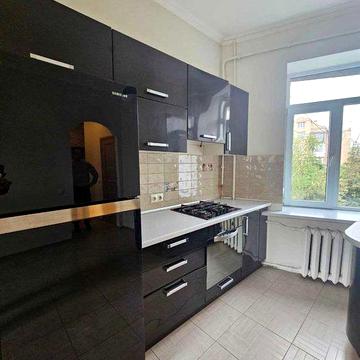 Продаж 2-х кімн. квартири, вул. Володимирська, 7. Без комісії!