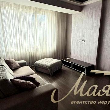 Дніпровська набережна вул., 1